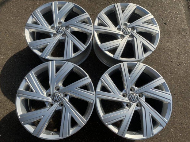 4db gyri 18" VW Golf VIII [Bergamo] alufelni. ("2969")